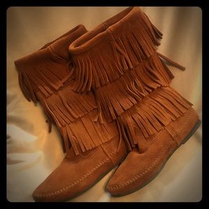 Minnetonka Calf Hi 3-layer Fringe Boot